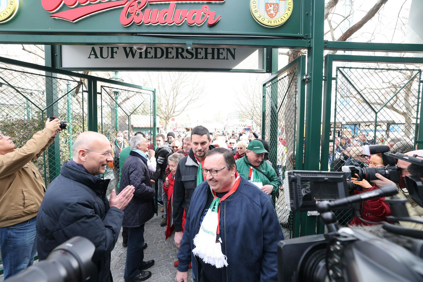 Sturm aufs Bier: Am Dienstag startete das Schweizerhaus im Wiener Prater in die Saison 2022.