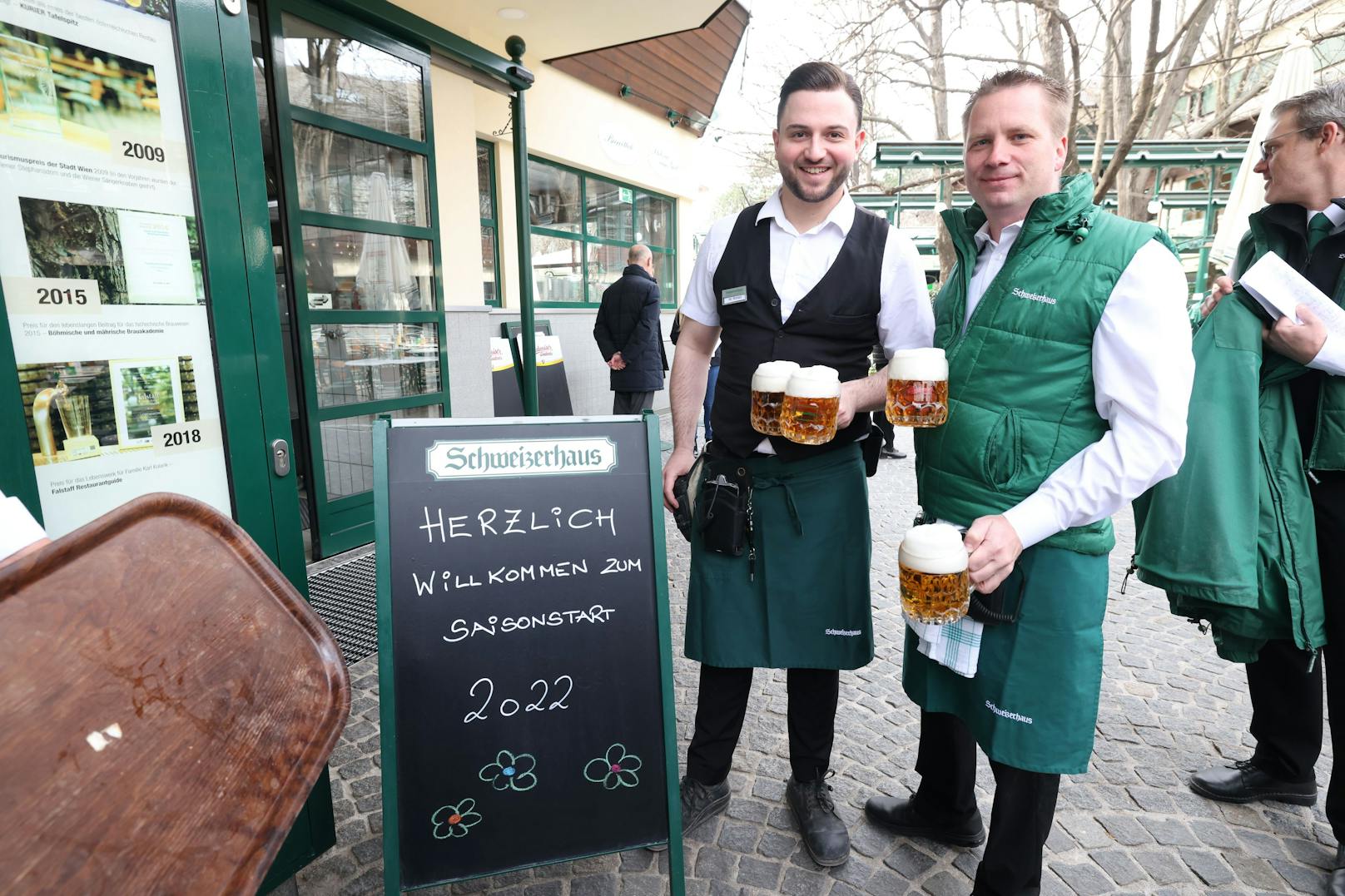 Sturm aufs Bier: Am Dienstag startete das Schweizerhaus im Wiener Prater in die Saison 2022.