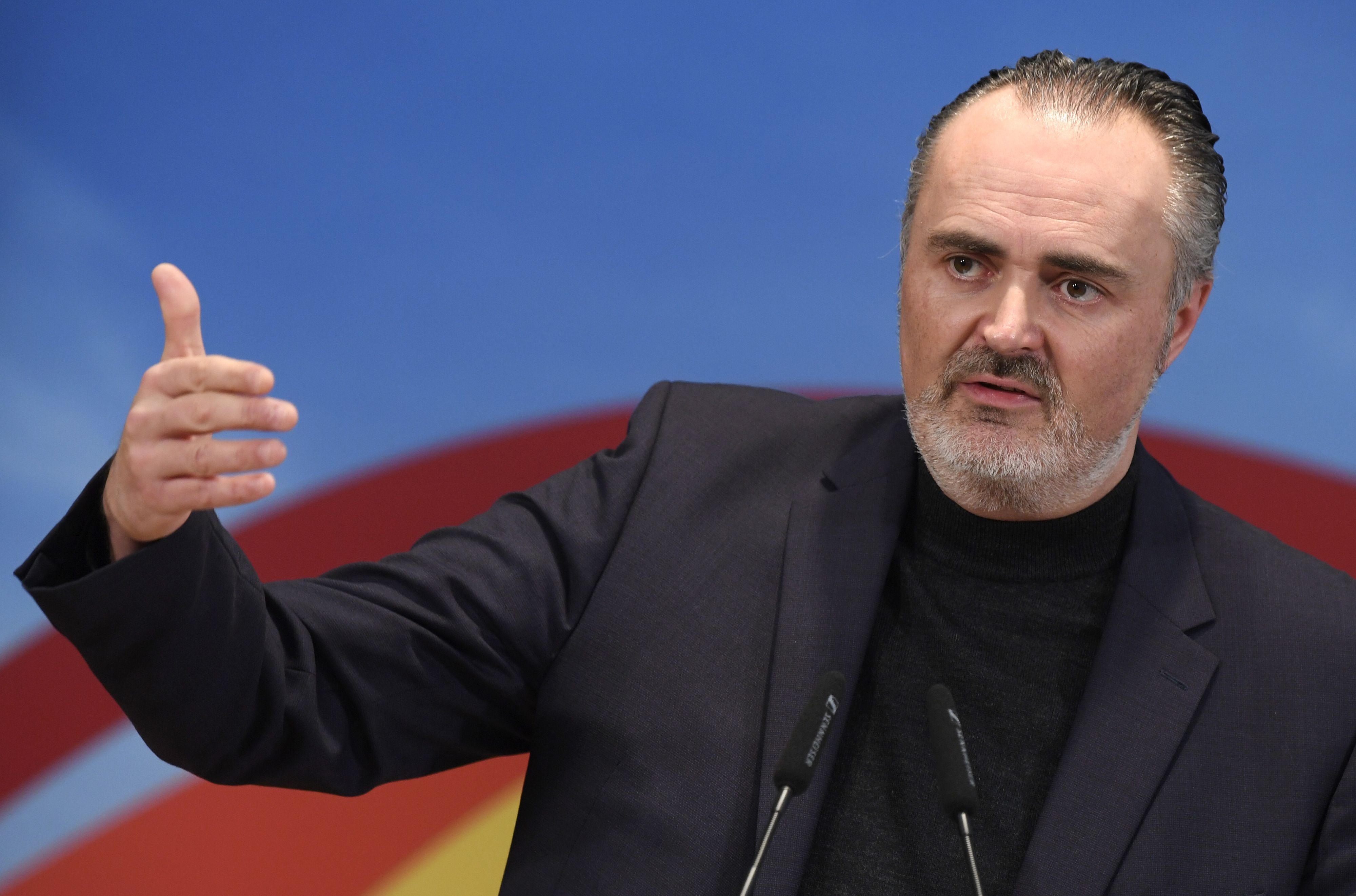 Burgenlands Landes-Chef Hans Peter Doskozil fordert vom Bund Entlastung für Unternehmen.