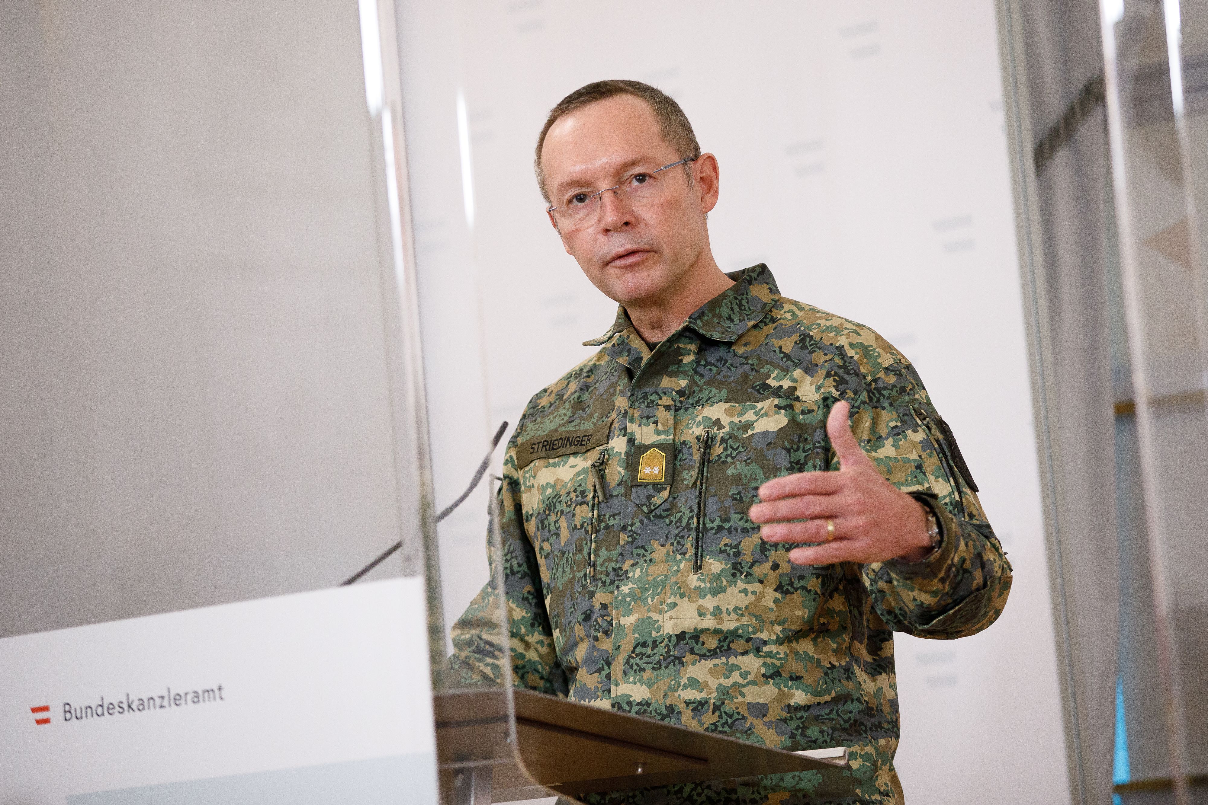 Generalmajor Rudolf Striedinger Rahmen einer Pressekonferenz der Bundesregierung und GECKO 