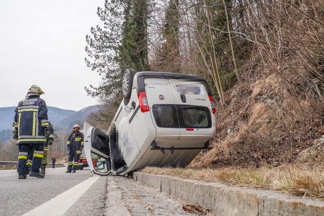 Bilder vom Einsatz der Rettungskräfte.