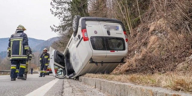 Bilder vom Einsatz der Rettungskräfte.