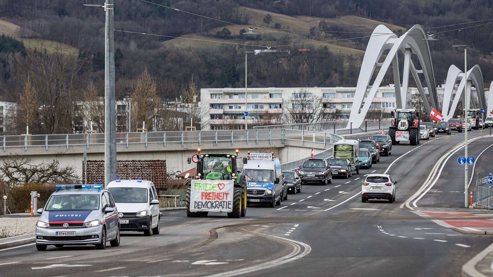 Beim Autokonvoi am 21. Februar blockierten die Impfgegner drei Stunden lang Linz.