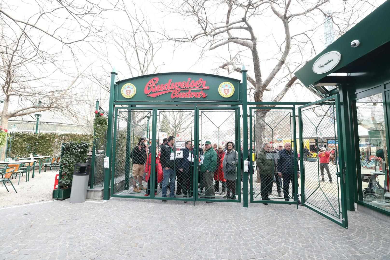 Sturm aufs Bier: Am Dienstag startete das Schweizerhaus im Wiener Prater in die Saison 2022.