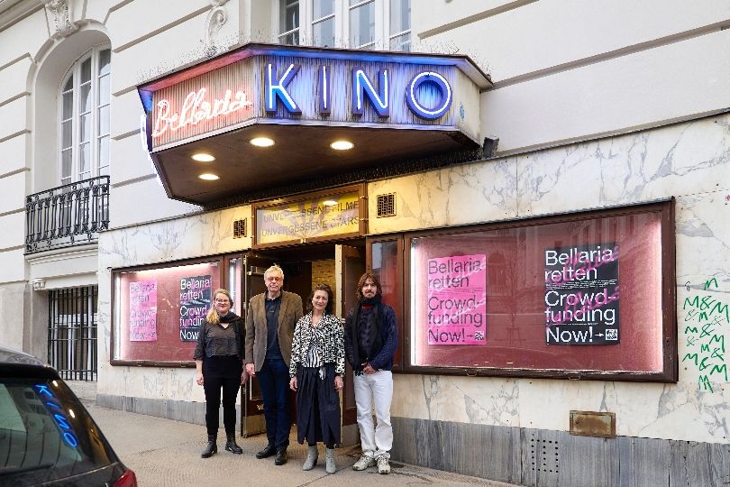 Stadträtin Veronica Kaup-Hasler (SPÖ) mit den Initiatoren des Crowdfundings zur Rettung des Bellaria Kinos in Wien-Neubau.