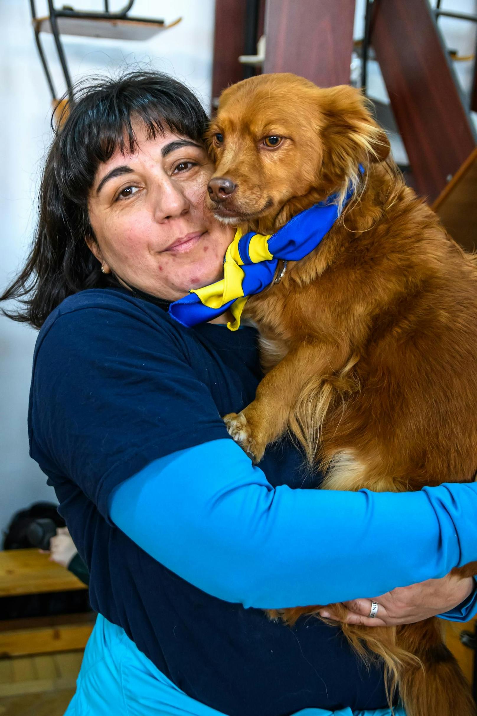 "Das ist natürlich auch für die Angehörigen, besonders die Mütter, eine große emotionale Hilfe“, sagt Tierärztin Anca Tomescu, die seit Jahren für VIER PFOTEN im Einsatz ist.