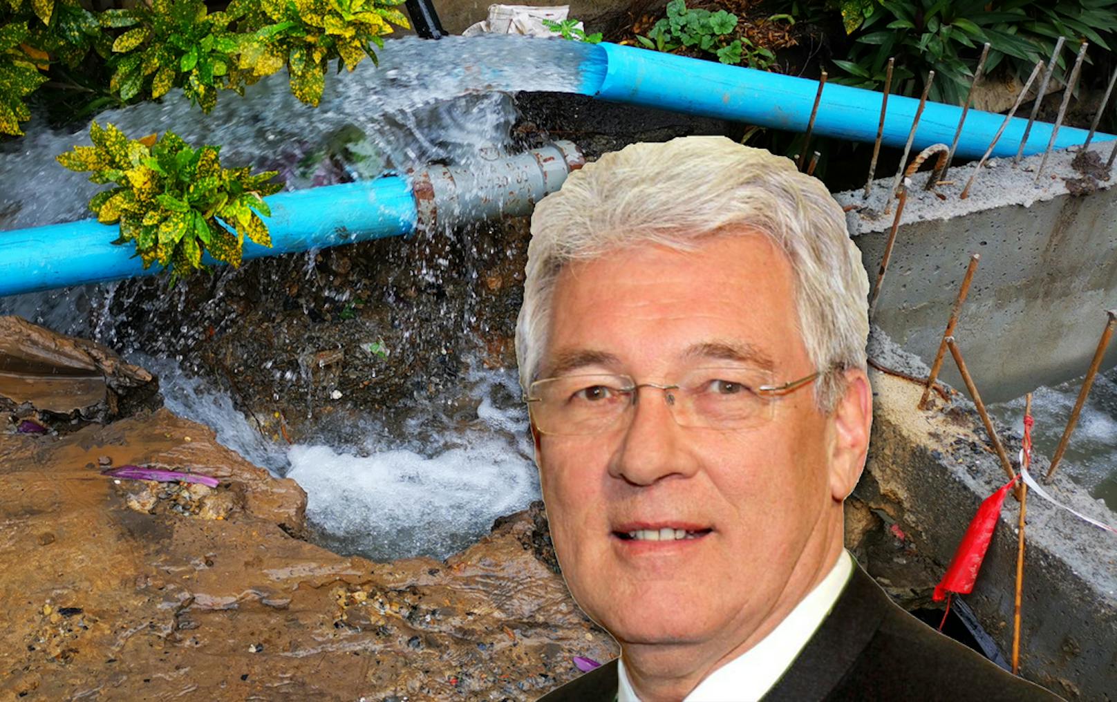 Johann Feichter, Bürgermeister von Krottendorf-Gaisfeld, spendet, damit wieder Wasser fließt.