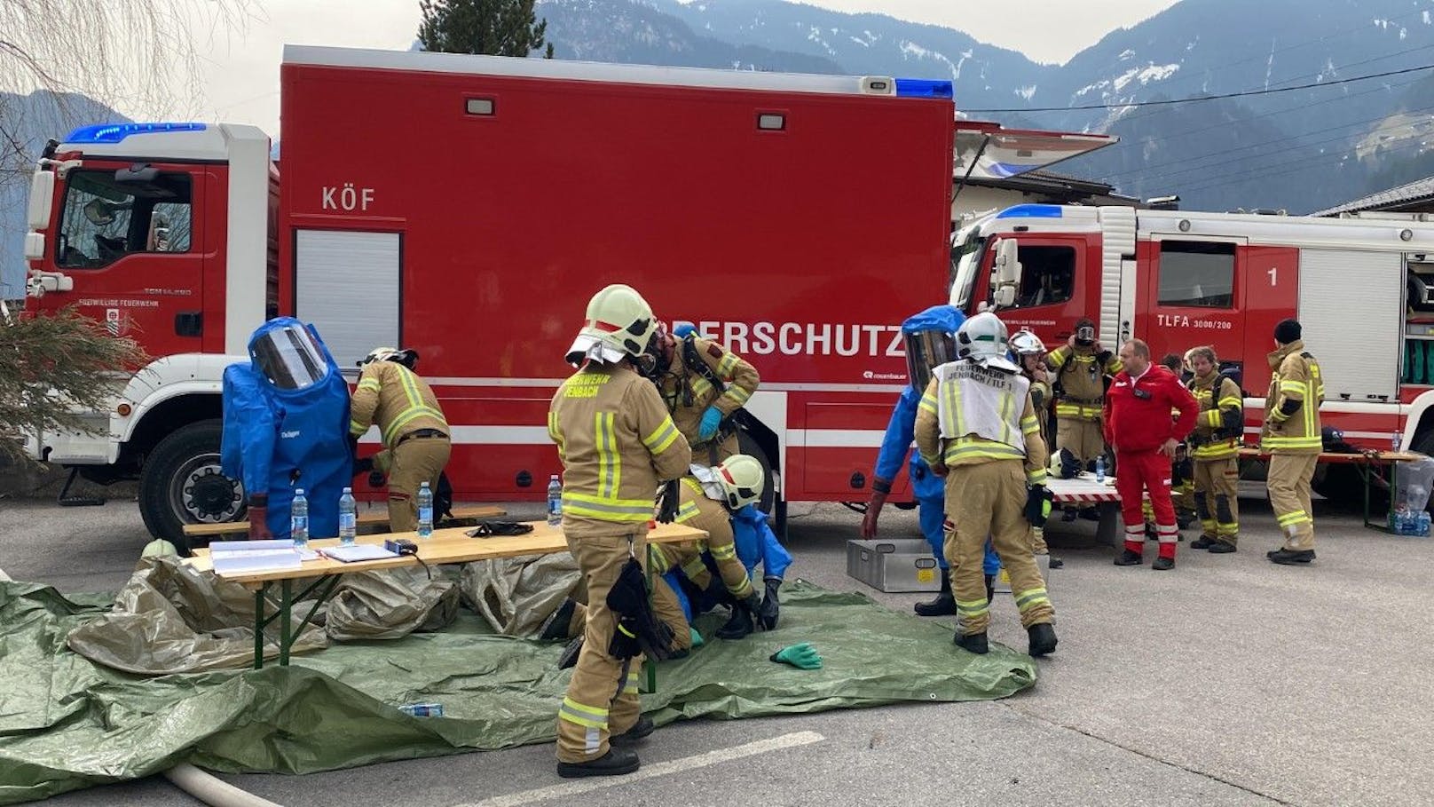 Insgesamt waren Feuerwehreinheiten aus mehreren Gemeinden vor Ort.