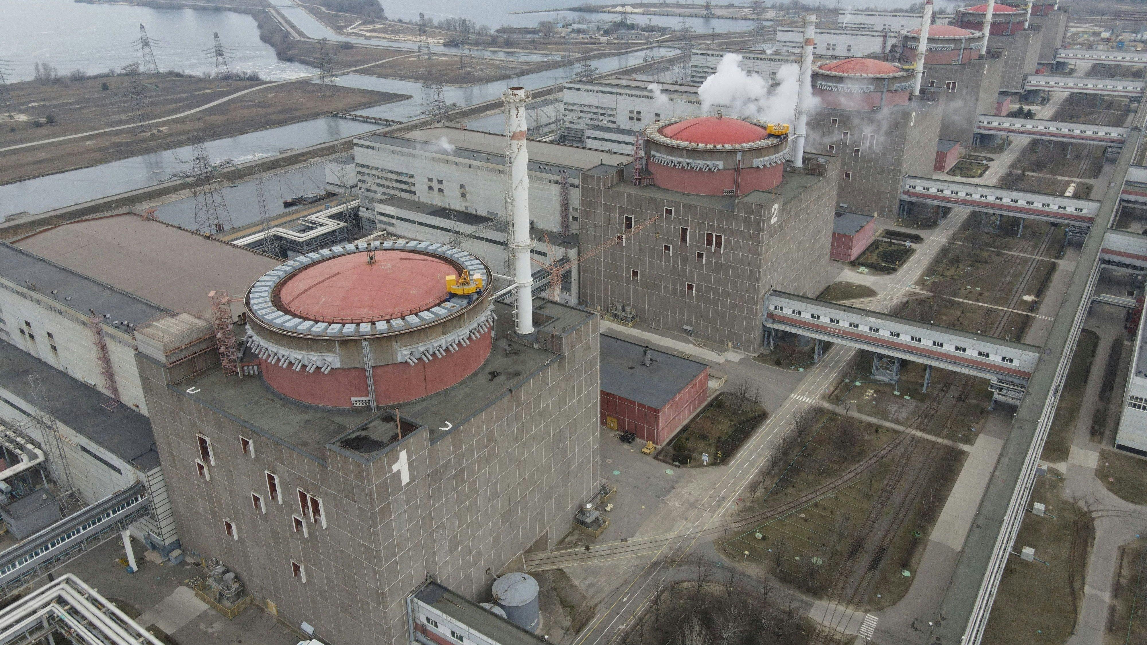  Ukraine Russia Military Operation 8136360 08.03.2022 This aerial view shows the Zaporozhye nuclear power plant located in the steppe zone on the shore of the Kakhovsky reservoir in the city of Energodar, Zaporozhye region, of Ukraine. The Zaporozhye NPP has completely come under the control of the Russian military. Konstantin Mihalchevskiy / Sputnik Energodar Zaporozhye region Ukraine PUBLICATIONxINxGERxSUIxAUTxONLY Copyright: xKonstantinxMihalchevskiyx