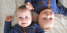 Für leichtere Unterscheidung – Mama tätowiert Zwillinge