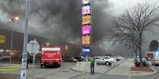 Schwarze Rauchsäule! Restaurant in Schwechat in Brand