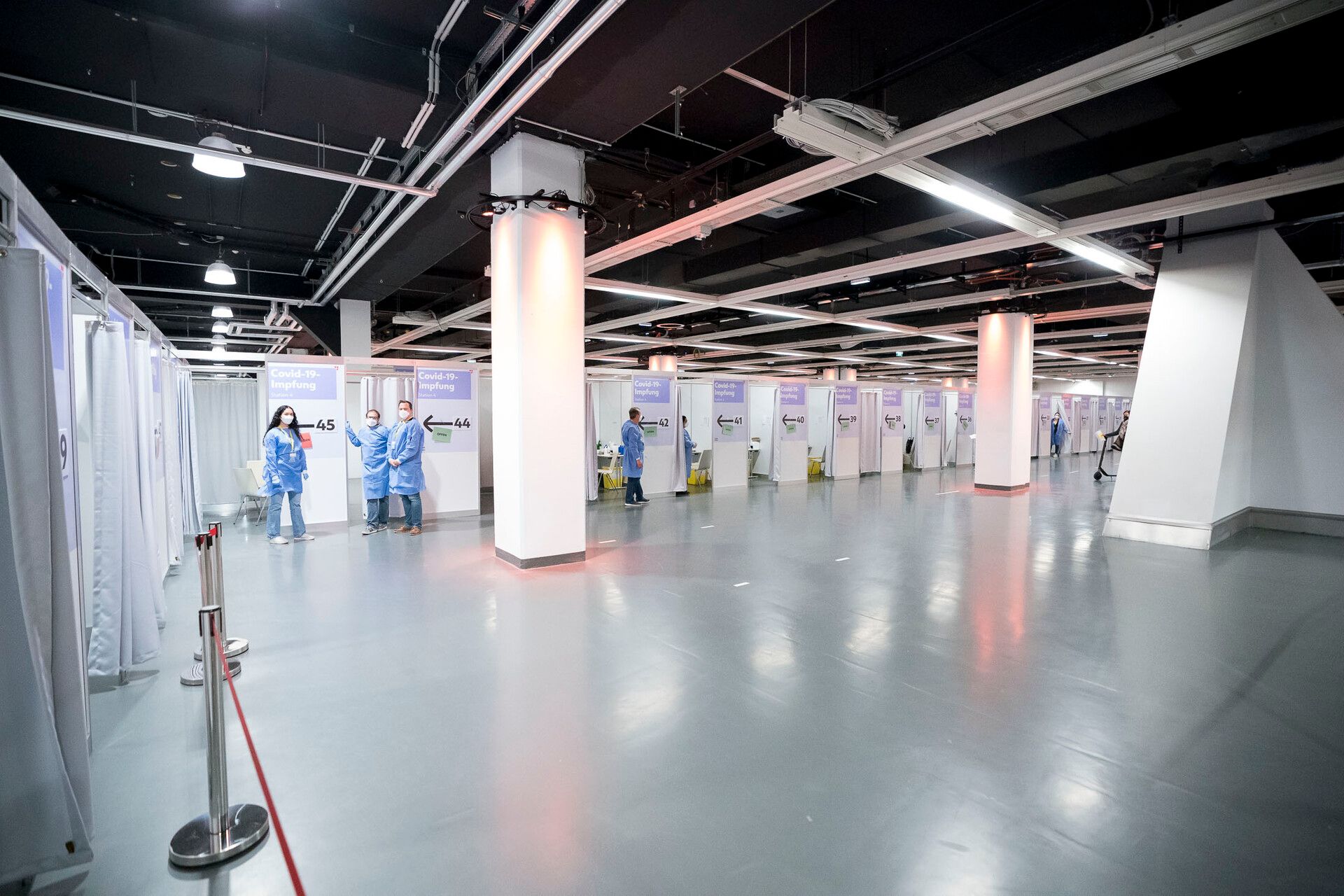 Gähnende Leere  herrscht in der  Impfstraße im  Austria Center.