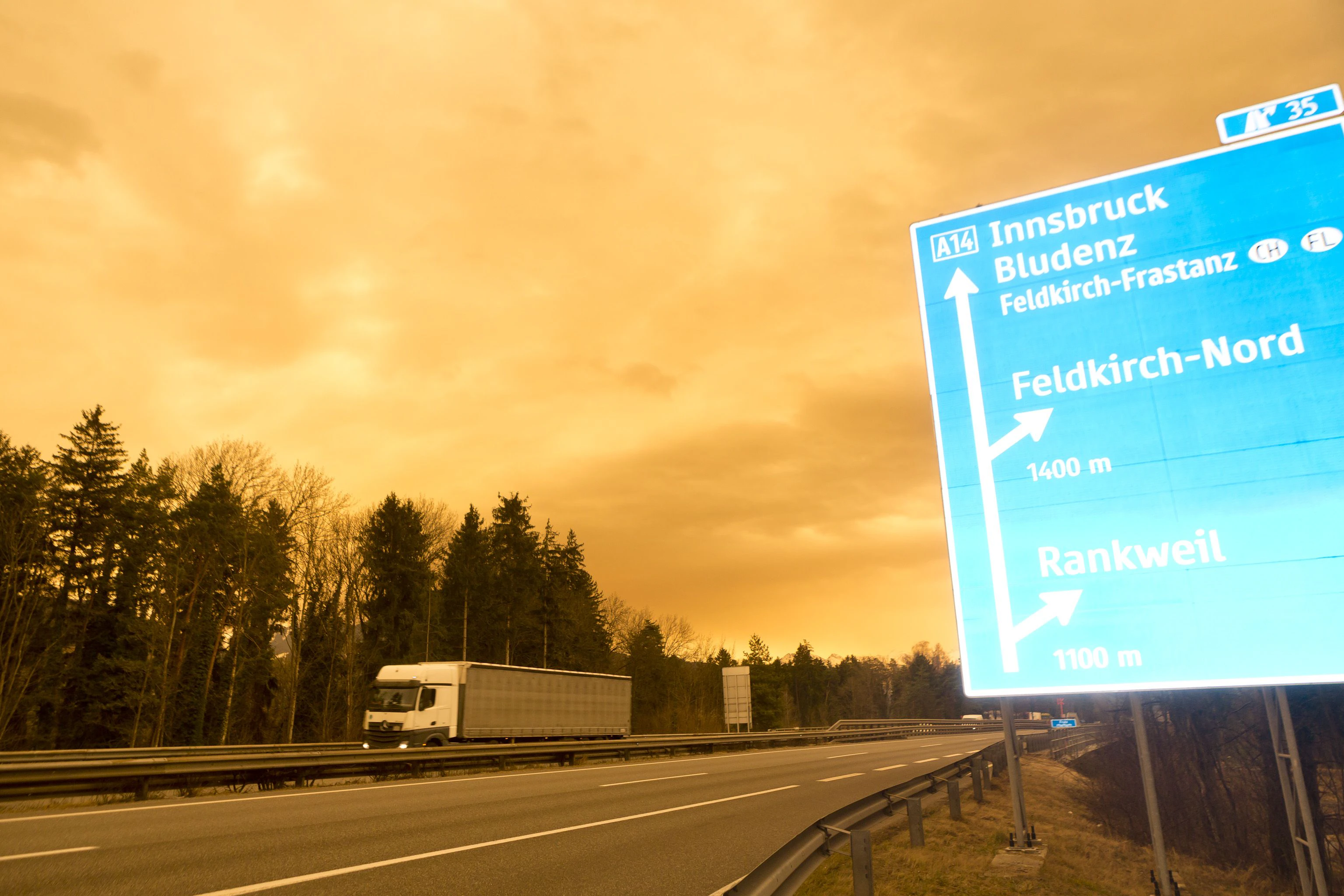 Die aktuelle Wetterlage bringt derzeit große Mengen Saharastaub in weite Teile Europas, auch nach Österreich.