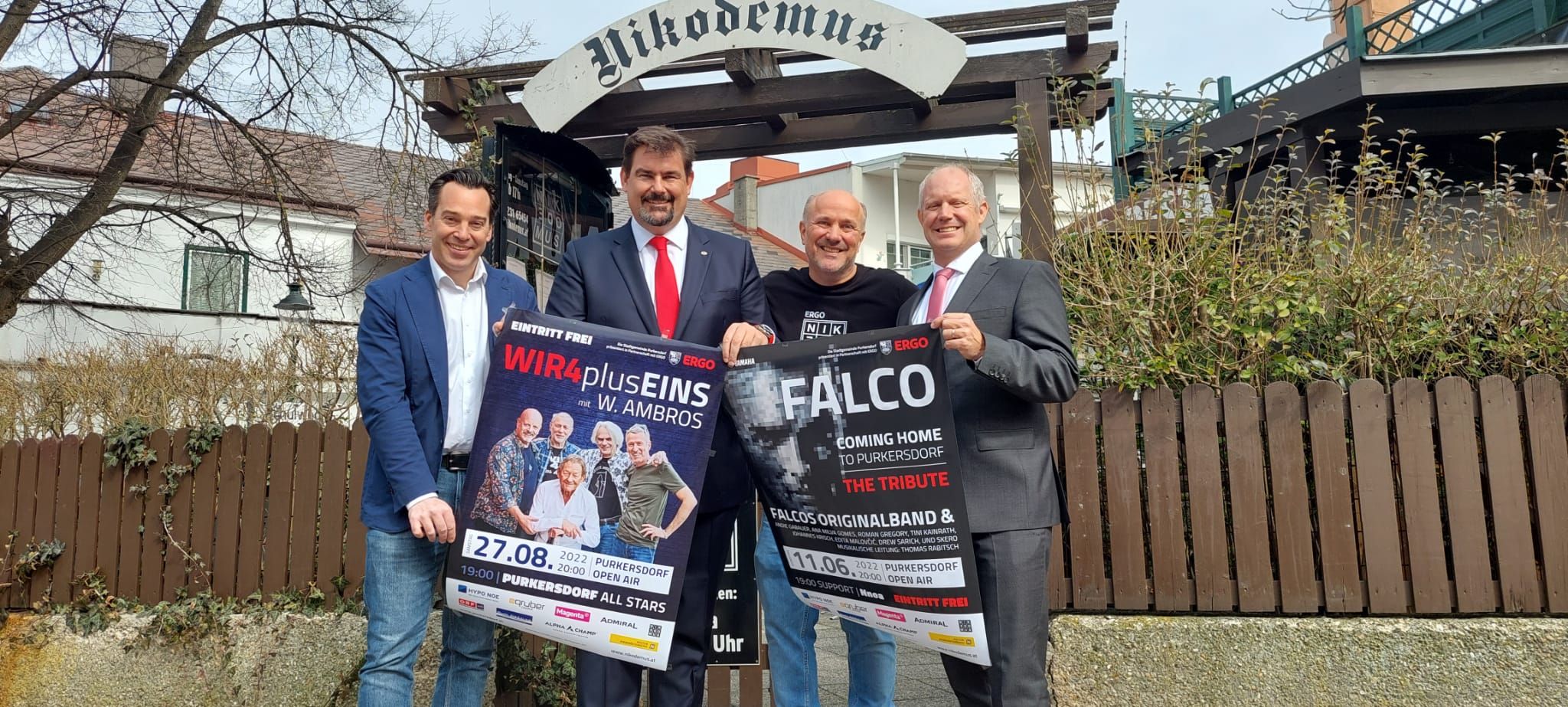 Die Veranstalter vor dem Nikodemus.