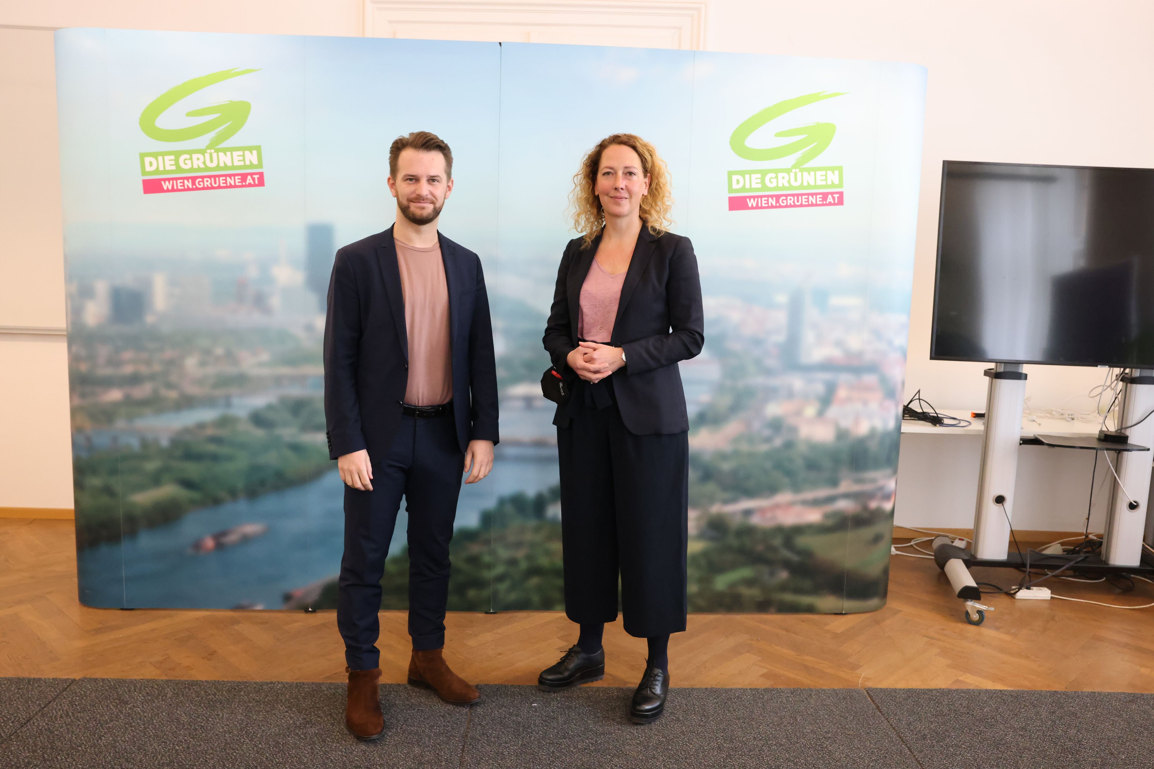 Wiens Grünen-Chefs Judith Pühringer und Peter Kraus präsentierten den 