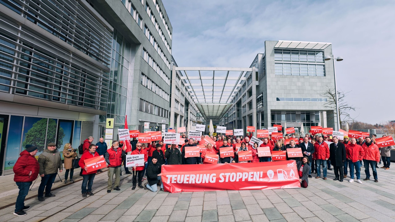 Heute.at - SPÖ hielt in St. Pölten Kundgebung wegen Teuerungen ab