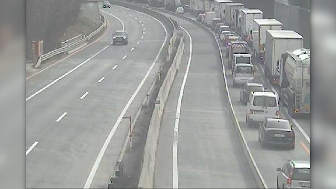 Die A2 war auf Höhe der Gemeinde Pörtschach am Wörthersee über Stunden nur eingeschränkt befahrbar.