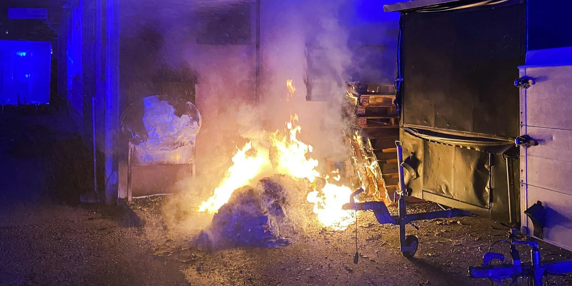 Ein Unbekannter legte Dienstagnacht im Zentrum von Dornbirn mehrere Brände. Jetzt wurde ein Verdächtiger überführt.