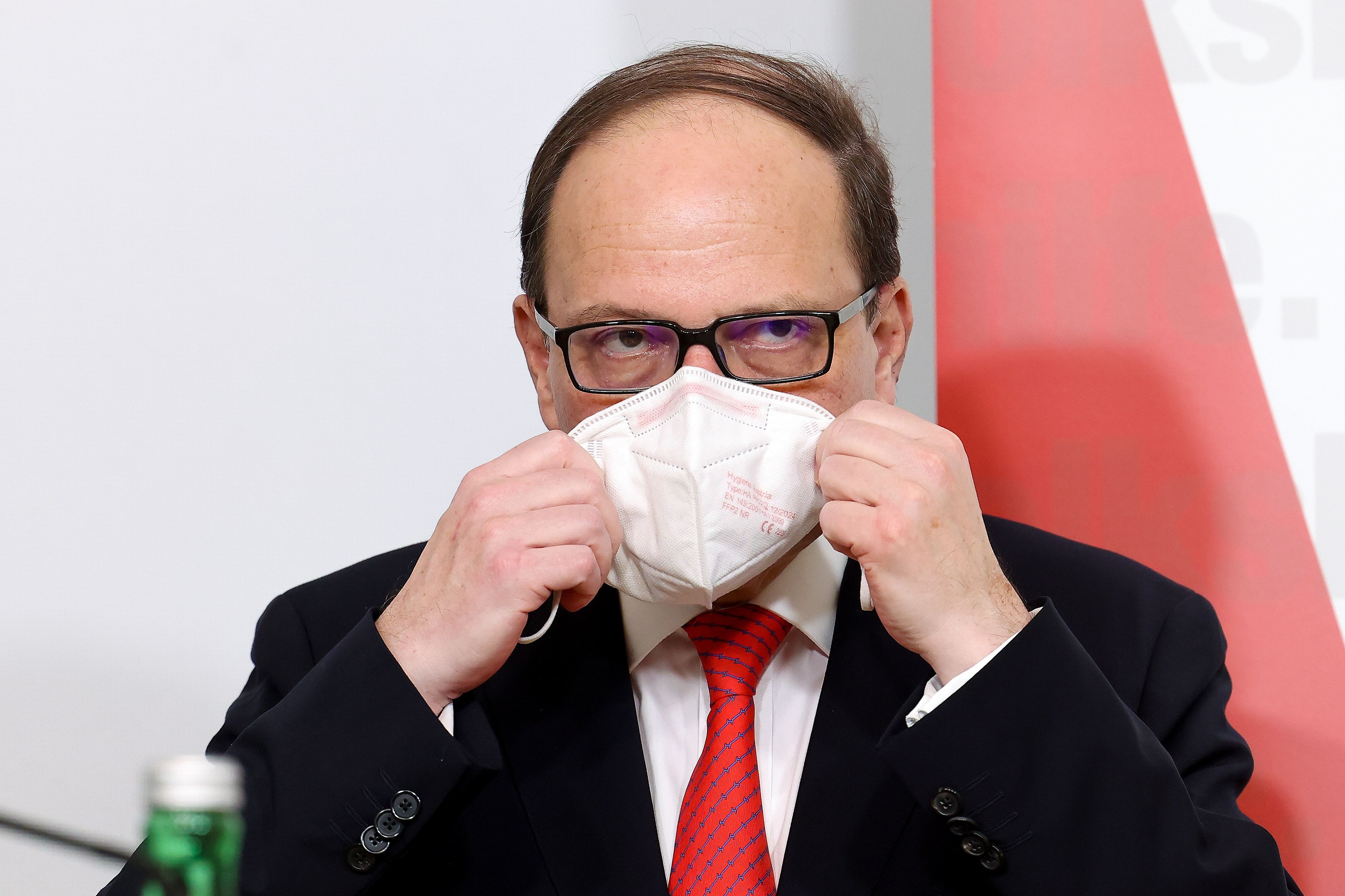 Thomas Szekeres spricht sich für ein Comeback der Maskenpflicht aus. 