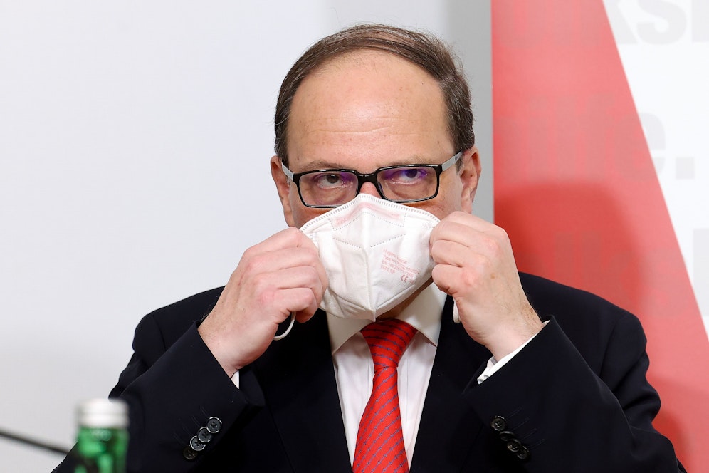 Thomas Szekeres spricht sich für ein Comeback der Maskenpflicht aus. 