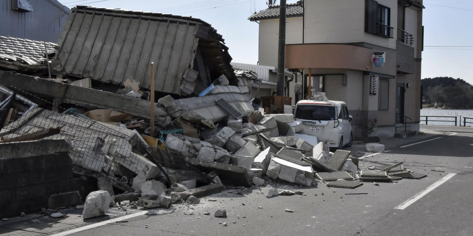 Vier Menschen kamen bei dem schweren Erdbeben ums Leben.