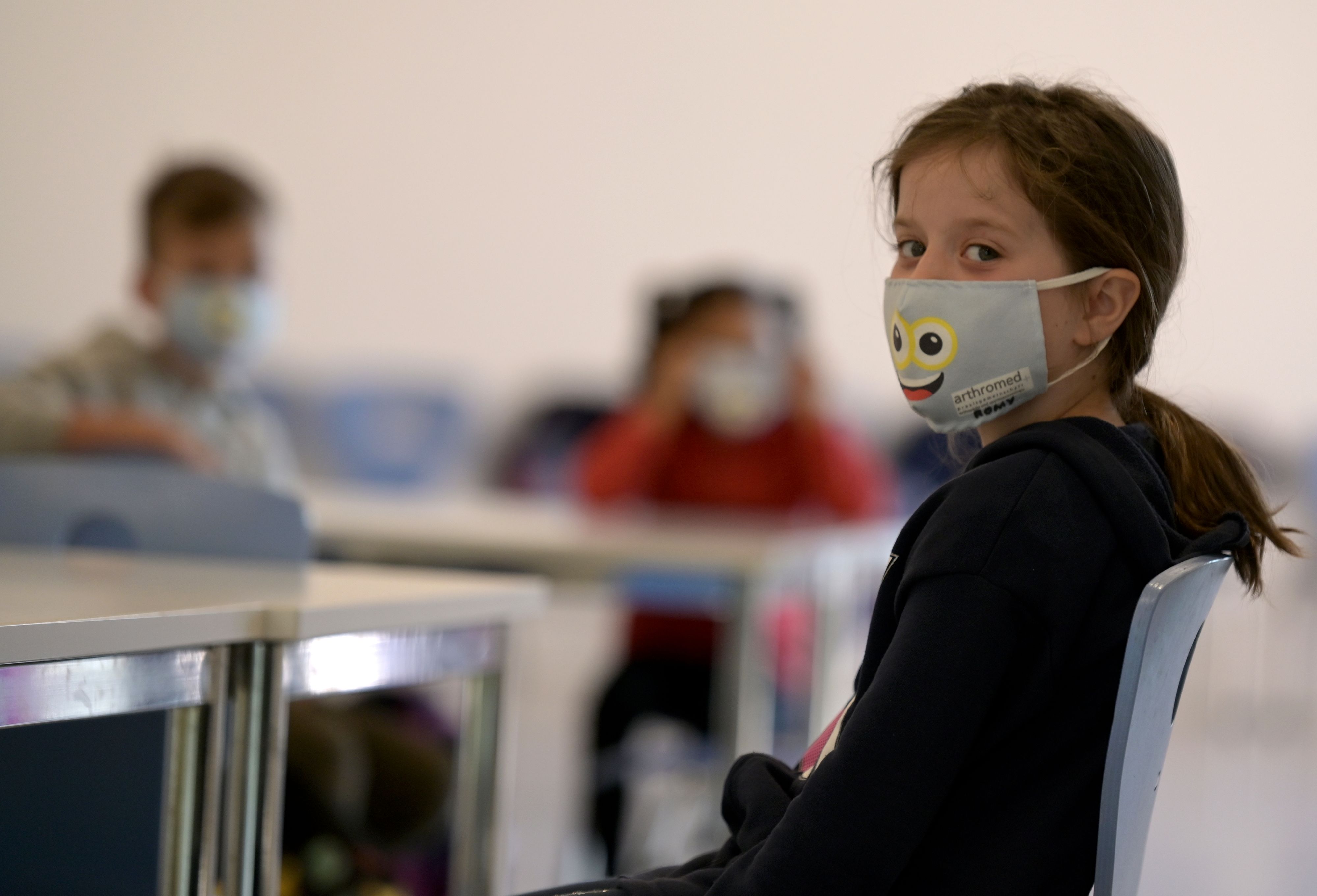 Obwohl die Maskenpflicht auf Bundesebene gefallen ist, führen sie 30 Salzburger Schulen wieder ein. (Symbolbild)