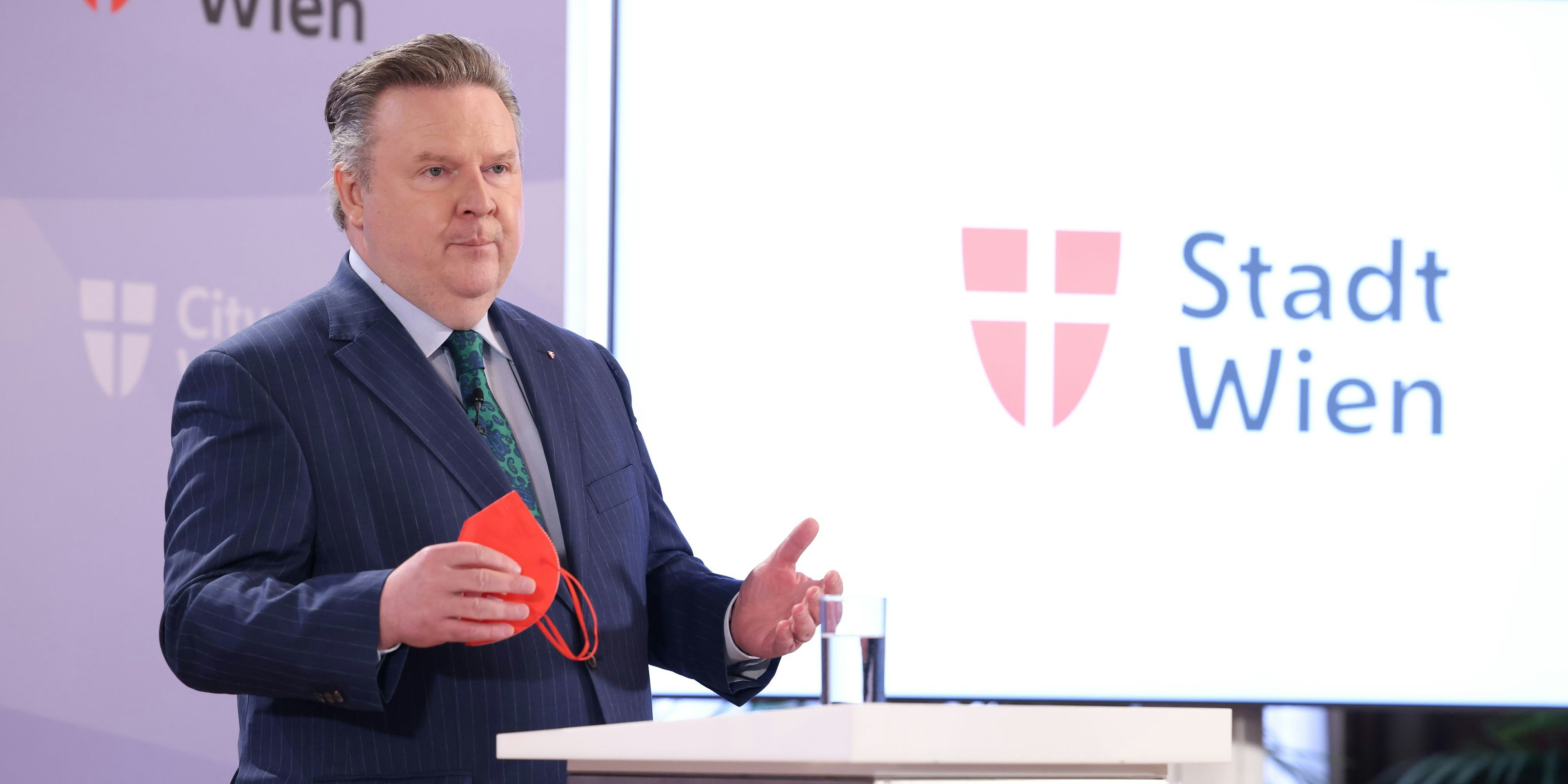 Wiens Bürgermeister Michael Ludwig legt dem Kanzler die FFP2-Maskenpflicht nahe.