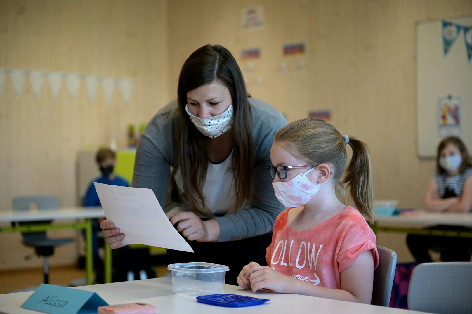 Hohe Zahlen: Salzburger Schulen führen Maske wieder ein