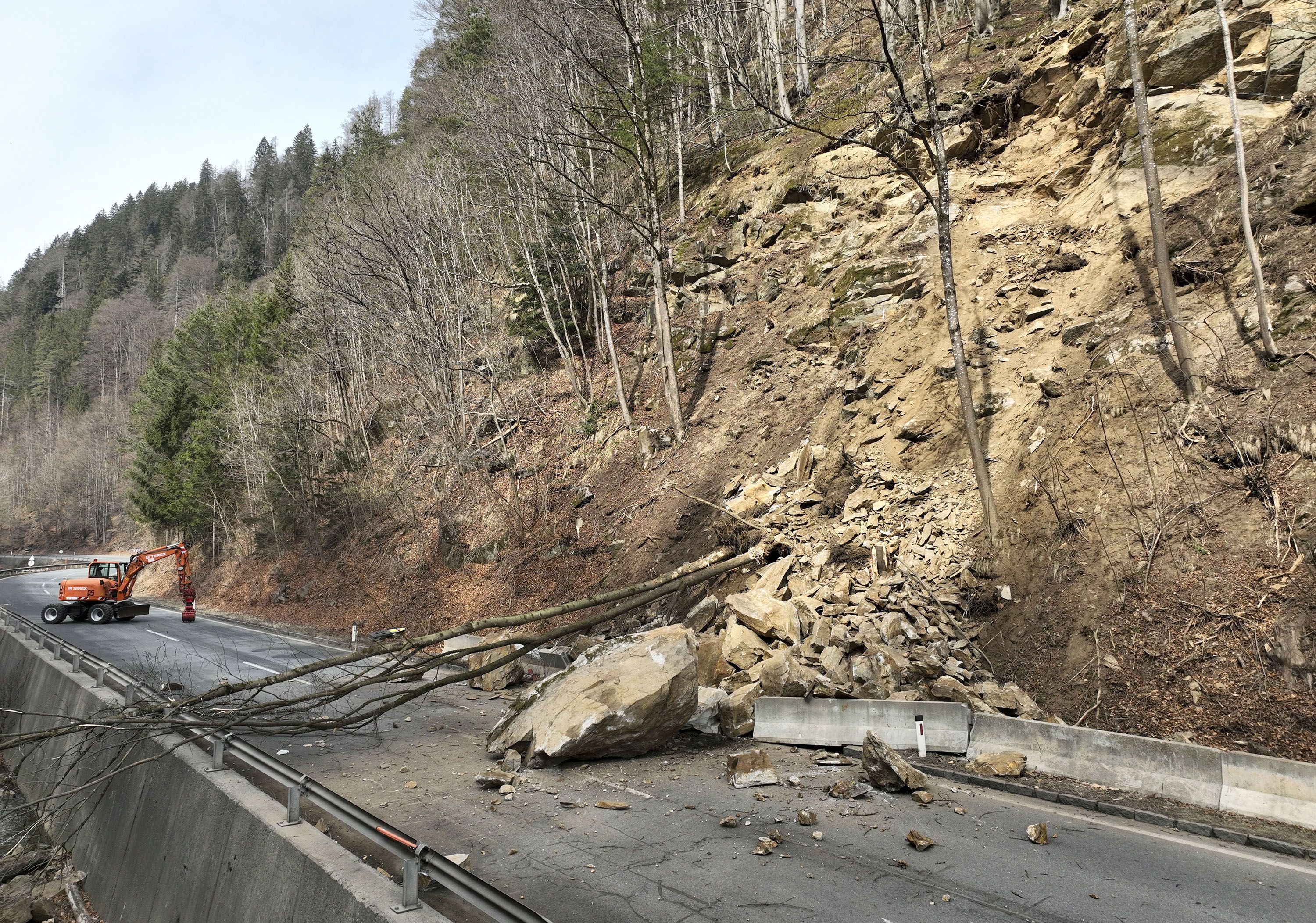 Die Loiblpass Bundesstraße ist für den gesamten Verkehr gesperrt.