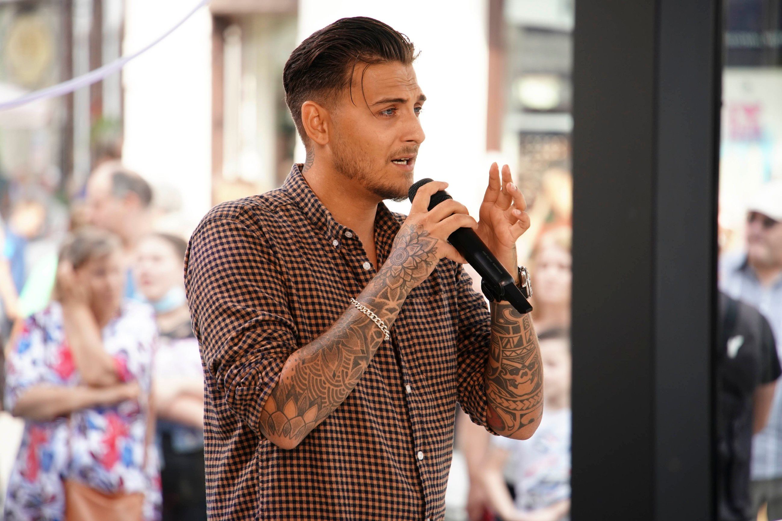 Der Wiener Kandidat Daniel hat es in den Auslandsrecall geschafft.