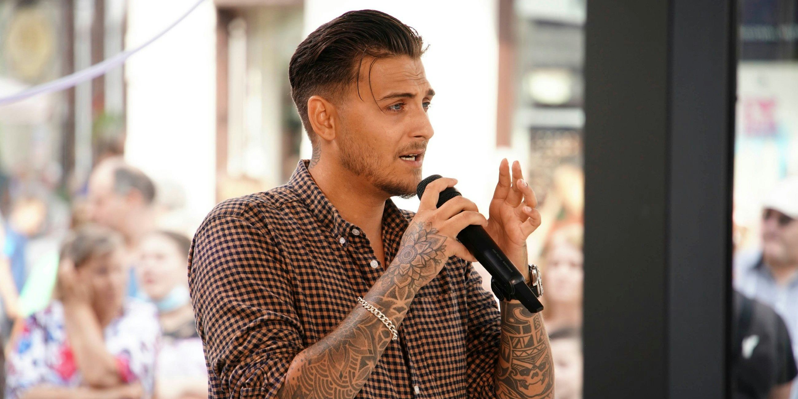 Der Wiener Kandidat Daniel hat es in den Auslandsrecall geschafft.