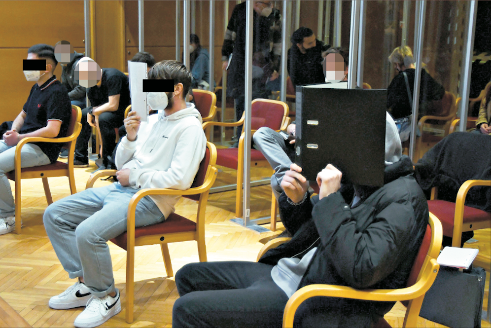 Die Jugendlichen sind 16, 17 und 20 Jahre alt und standen am Mittwoch in Linz vor dem Richter.