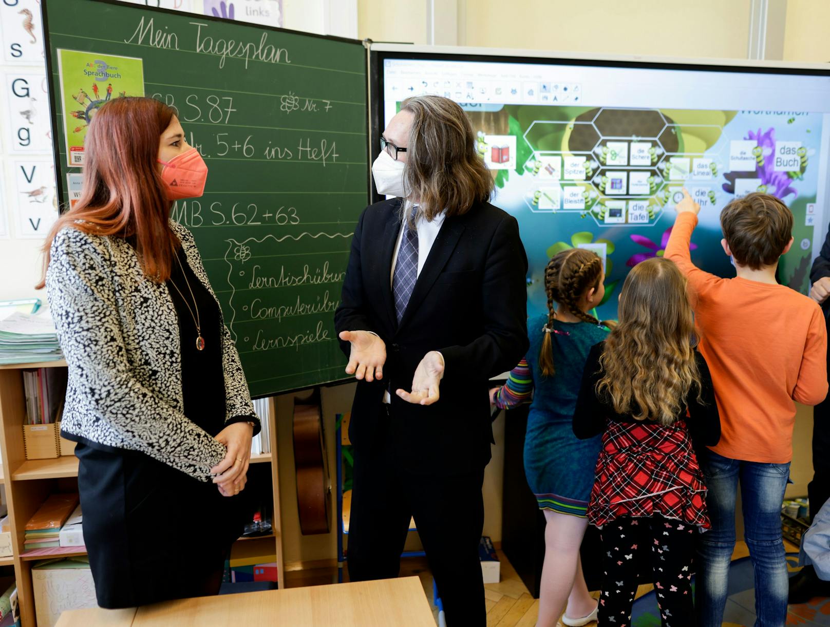 Bildungsminister Polaschek besuchte ukrainische Flüchtlingskinder in der Volksschule und AHS Klosterneuburg.