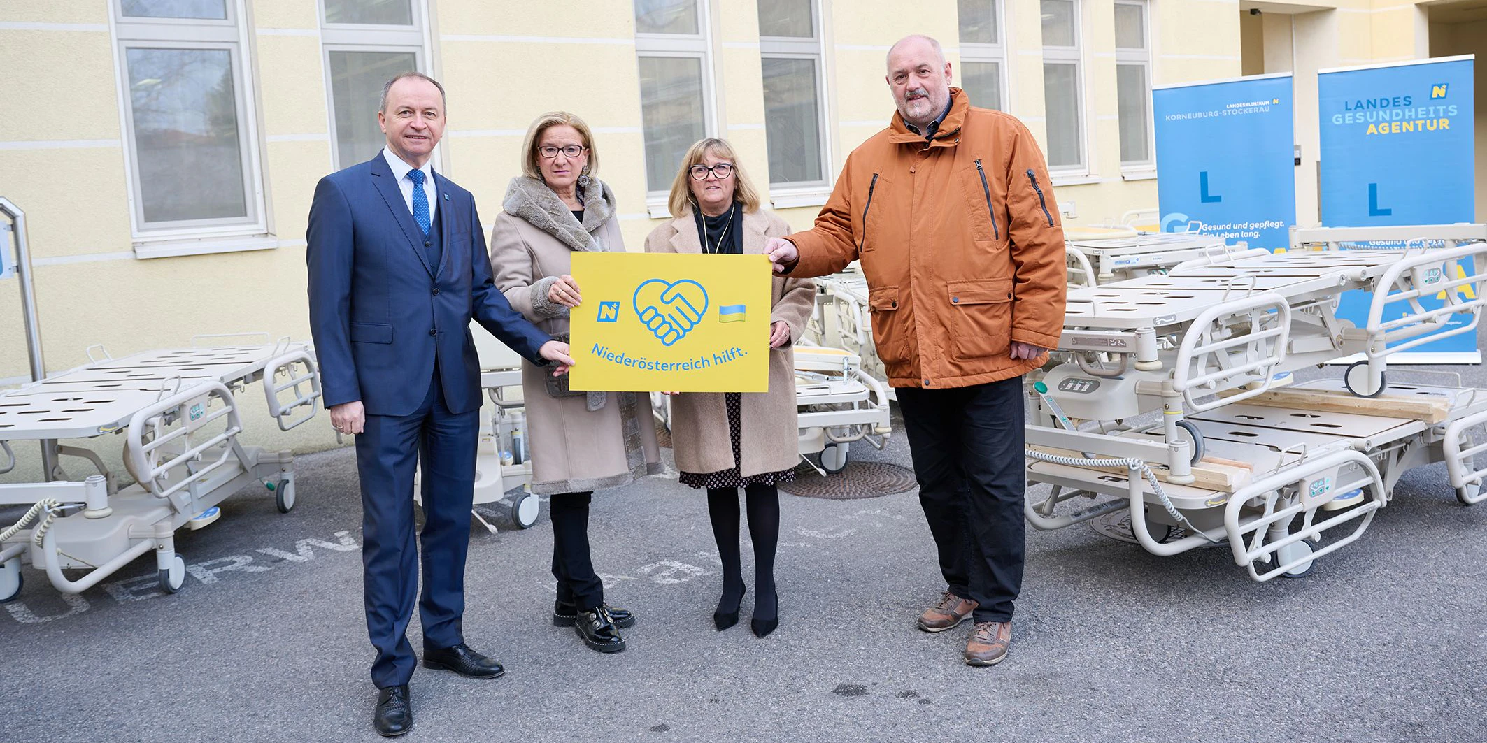 Bildtext: LGA-Vorstand Konrad Kogler (v.l.), Landeshauptfrau Johanna Mikl-Leitner, Brigitte Straub (Landesklinikum Korneuburg-Stockerau) und Karl Binder (Landesklinikum Gmünd)