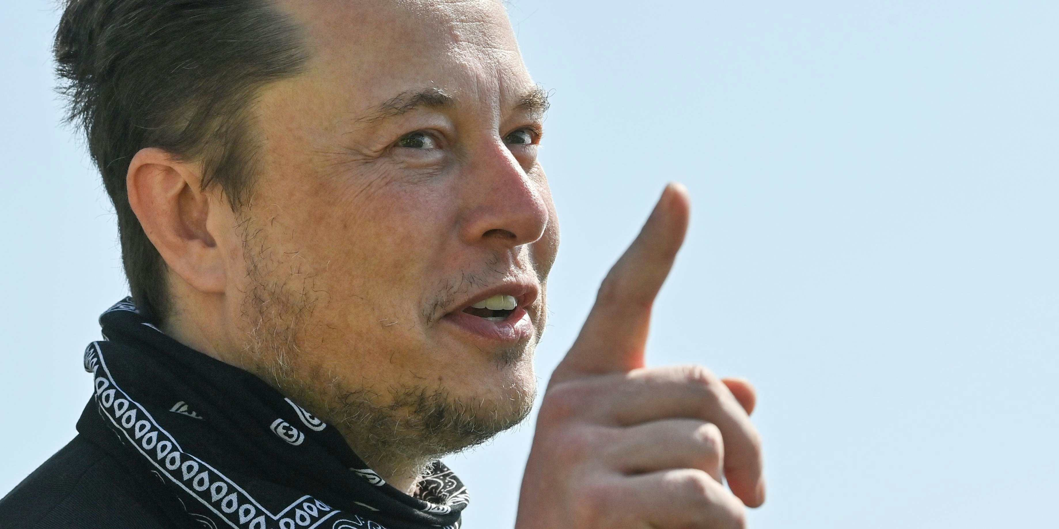 Dieser Mann versteht keinen Spaß: Im Unternehmen von Elon Musk wird negative Presse nicht gerne gesehen.