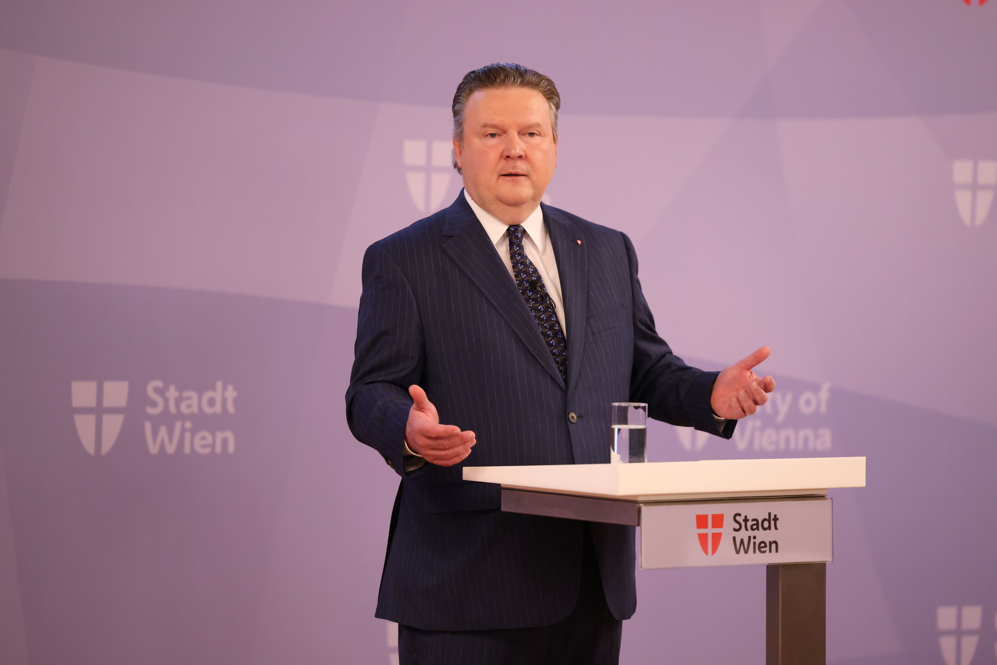 Die neuen Corona-Maßnahmen ab Mittwoch sind dem Wiener Bürgermeister nicht genug.