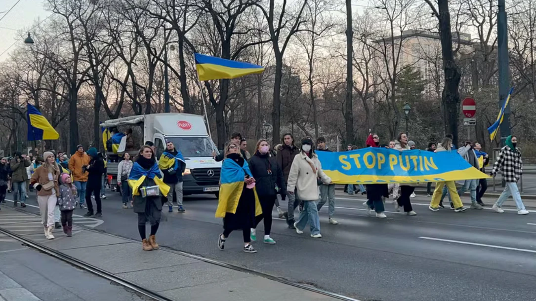 Schon vergangene Woche zogen Menschen in Solidarität mit der Ukraine über die Wiener Ringstraße.