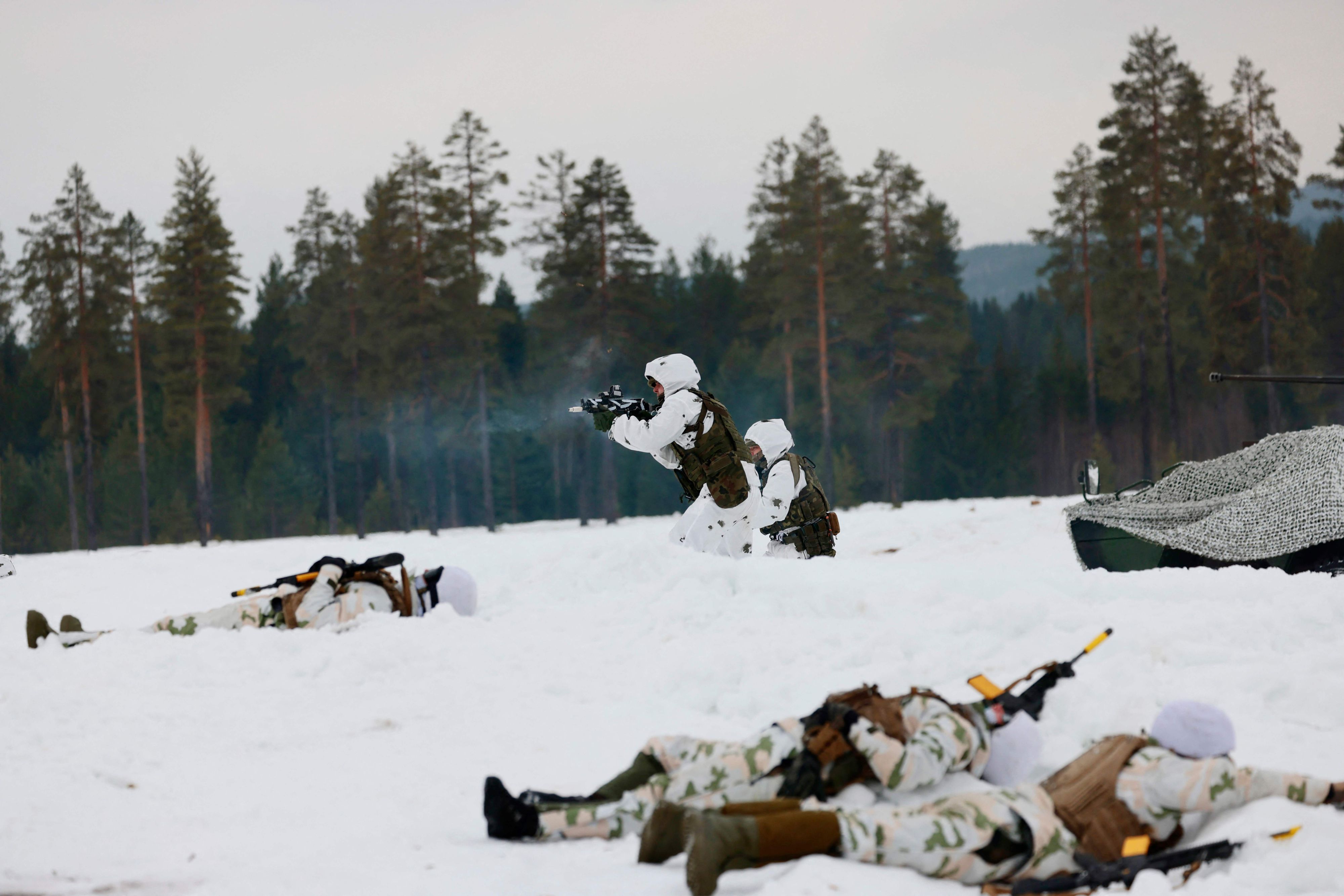 Download von www.picturedesk.com am 19.03.2022 (13:46).  Soldiers take part in 'Brilliant Jump 2022', the annual deployment exercise for the NATO Response Force's Very High Readiness Brigade, in Rena, Norway on March 17, 2022. - This year's exercise takes place in Norway in connection with NATO exercise Cold Response. (Photo by Geir Olsen / NTB / AFP) / Norway OUT - 20220317_PD6780 - Rechteinfo: Rights Managed (RM) Nur für redaktionelle Nutzung! Werbliche Nutzung erfordert Freigabe: bitte schicken Sie uns eine Anfrage.