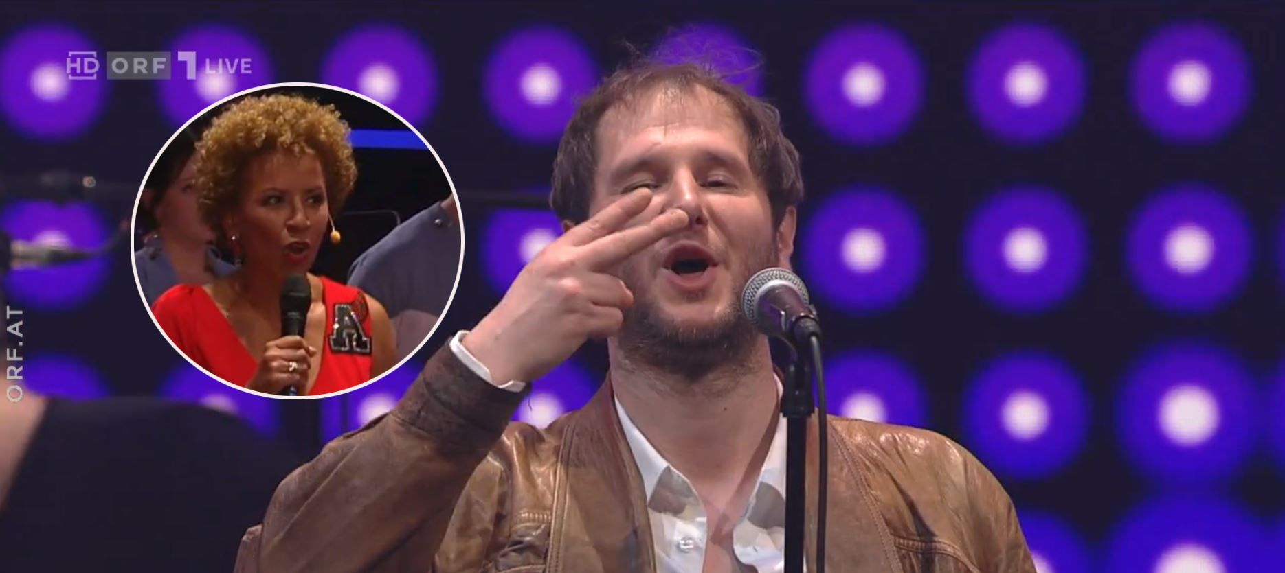 Arabella Kiesbauer ermahnt Wanda.