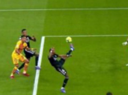 Alaba verschätzt sich beim 0:1, hätte hier mit dem Kopf klären können.