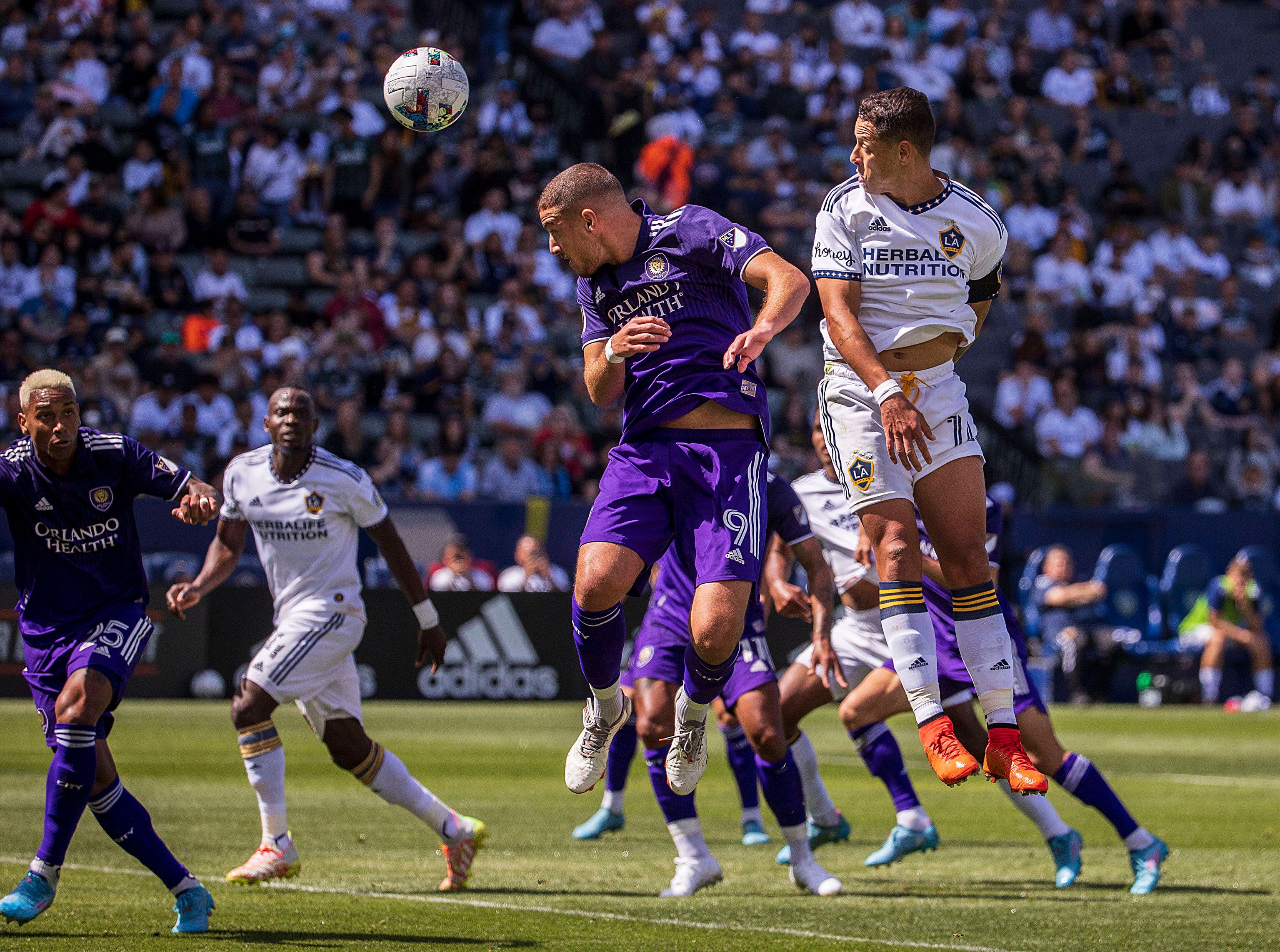 Ercan Kara im violetten Orlando-Trikot