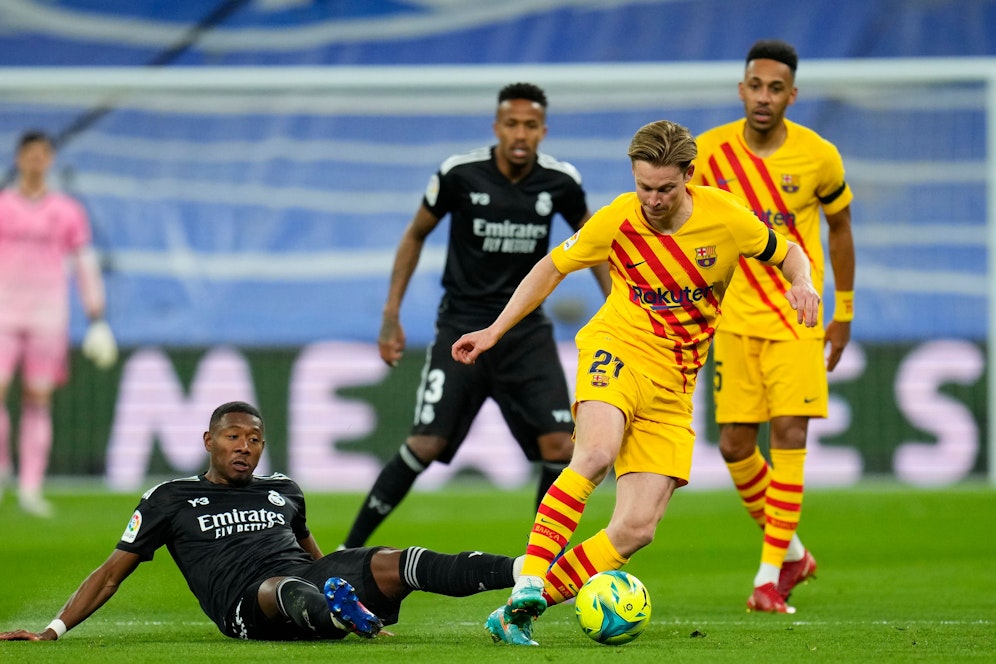 David Alaba am Boden – Barca führt den Wiener und Real im Clasico vor.