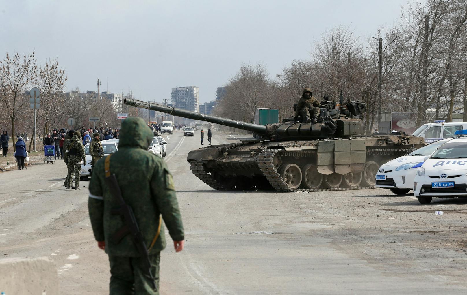 Die russische Armee steht in den Vororten der belagerten Stadt <strong>Mariupol</strong> in Stellung.&nbsp;