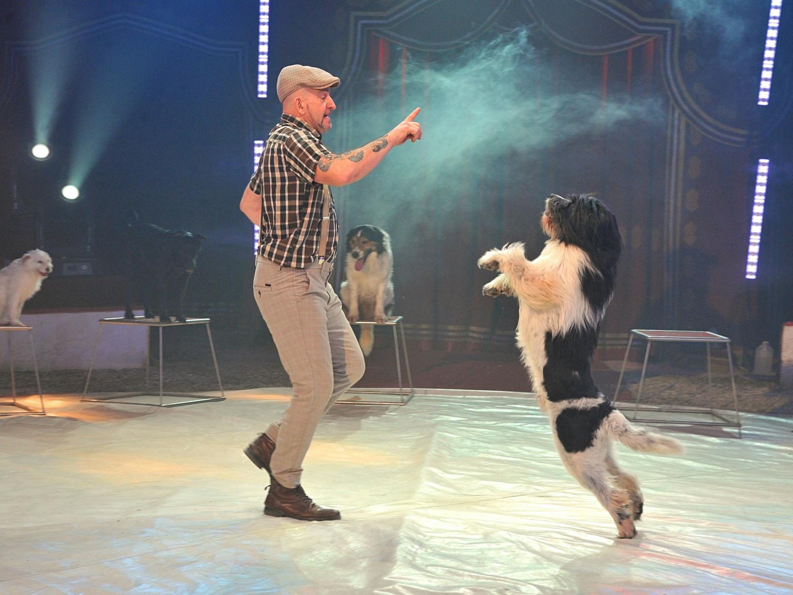 Tierische Unterstützung hat Rudy Althoff bei der großen Spenden Gala.