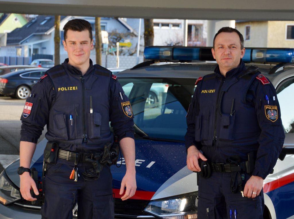 Maximilian H. und Thomas Sch. von der Polizei Braunau wurden zu Lebensrettern.