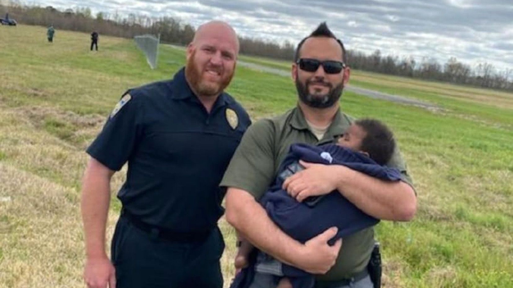 Das Baby wurde im Feld gefunden.