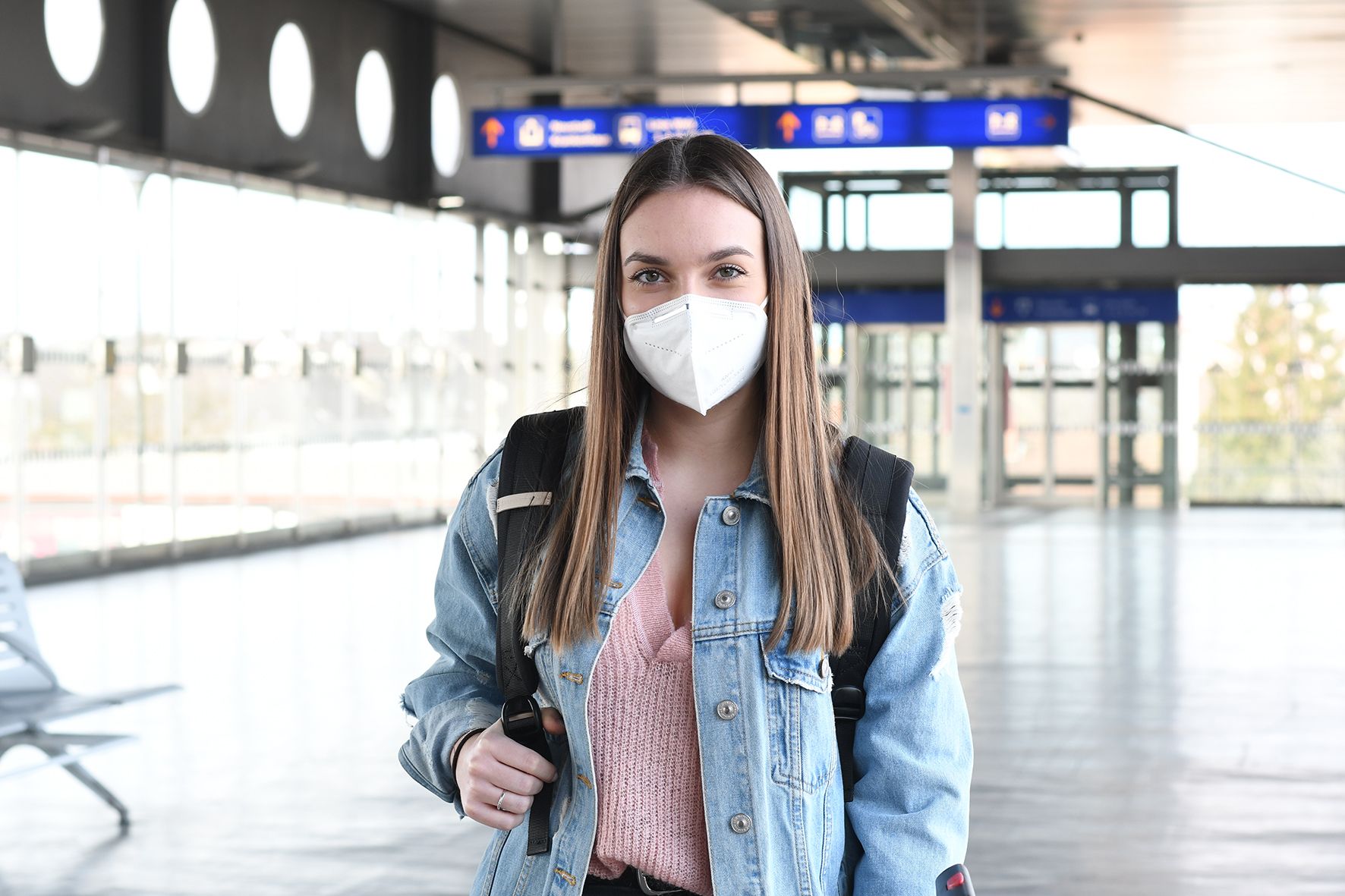 Eine neue Corona-Regel gibt es ab sofort für Un- und nicht vollständig Geimpfte. Die Maske gehört dazu.