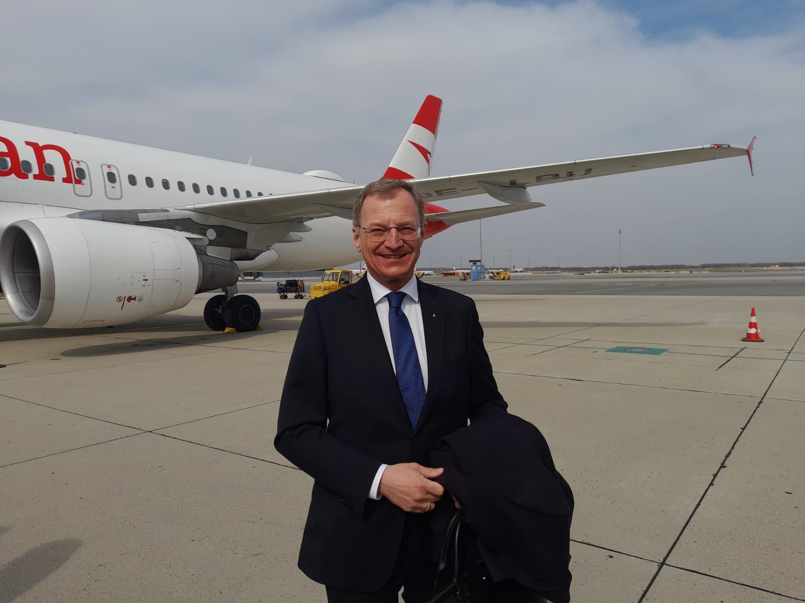 LH Stelzer am Wiener Flughafen kurz vor der Reise nach Düsseldorf