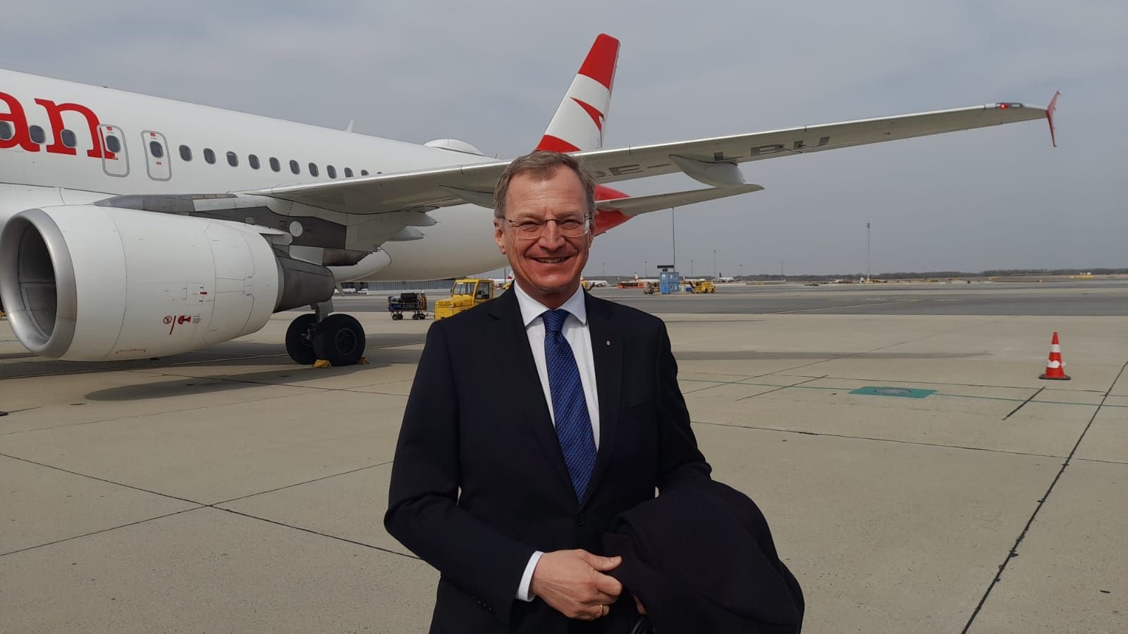 LH Stelzer am Wiener Flughafen kurz vor der Reise nach Düsseldorf.