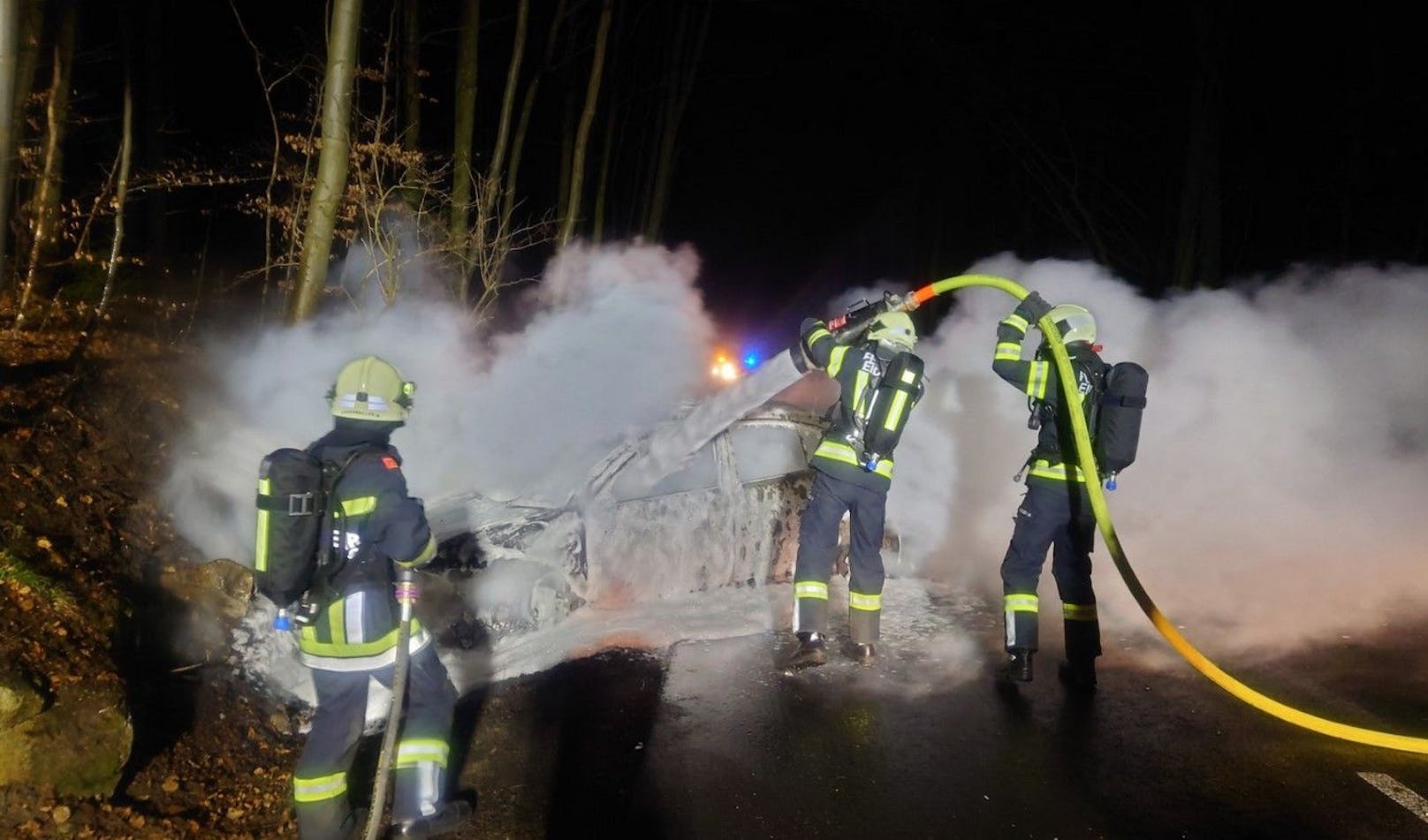 Auto in Flammen, Lenkerin (22) konnte sich noch retten